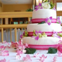 свадебный торт в розовом цвете